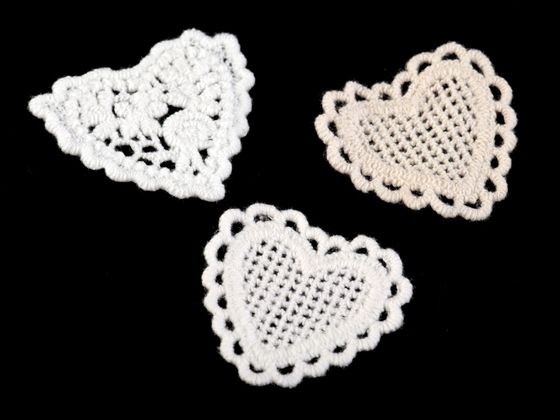 Textilní aplikáció / felvarrható csipke szív